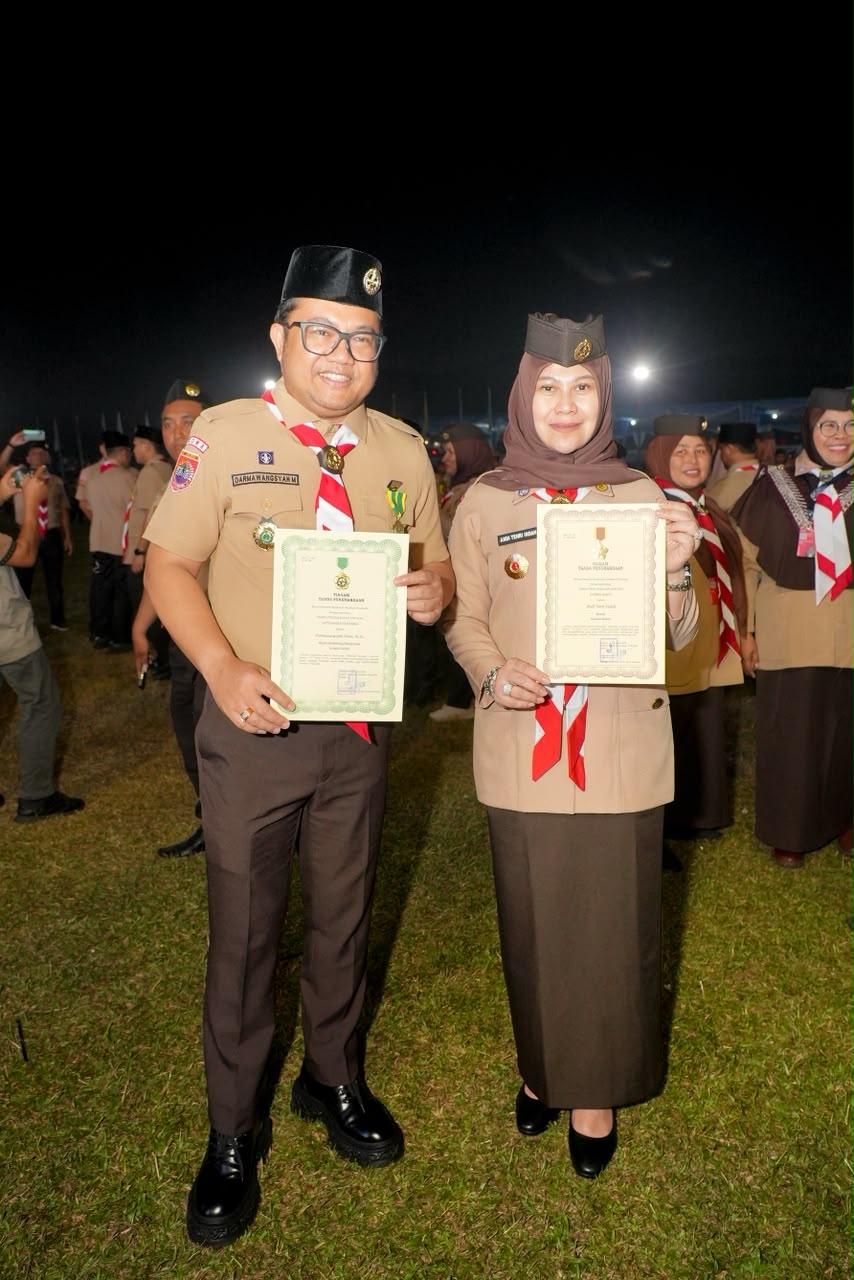 Darmawangsyah Muin dan Istri Kompak Terima Penghargaan Pramuka di Cibubur